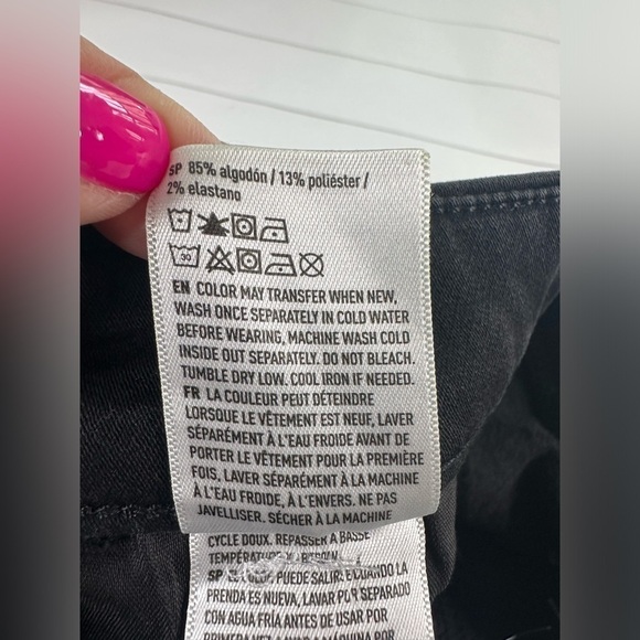 American Eagle Curvy Hi-Rise Next Level Stretch Distressed Black Jegging - Picture 12 of 16